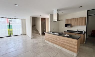 CASA EN RENTA EN CLARENZA RESIDENCIAL, ZONA SAN BERNARDINO TLAXCALANCINGO, PUEBLA