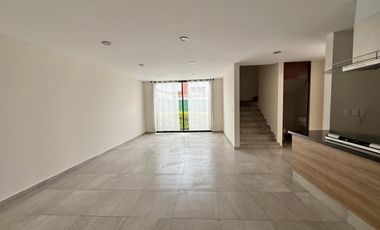 CASA EN RENTA EN CLARENZA RESIDENCIAL, ZONA SAN BERNARDINO TLAXCALANCINGO, PUEBLA