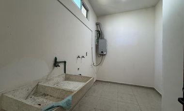 CASA CON 4 HABITACIONES EN RENTA EN PALMAS