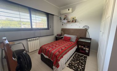 VENTA Casa 3 dormitorios, gran parque con piscina y quincho completo - Funes