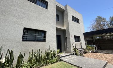 VENTA Casa 3 dormitorios, gran parque con piscina y quincho completo - Funes