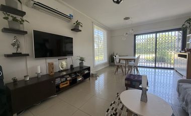 VENTA Casa 3 dormitorios, gran parque con piscina y quincho completo - Funes