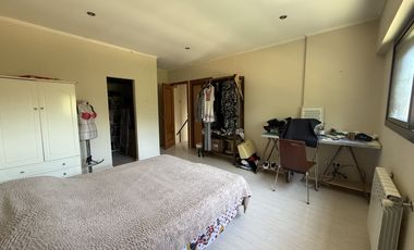 VENTA Casa 3 dormitorios, gran parque con piscina y quincho completo - Funes