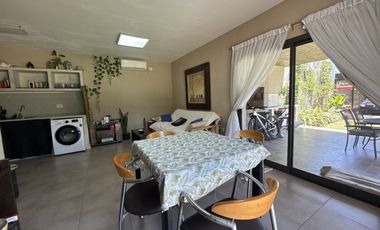 VENTA Casa 3 dormitorios, gran parque con piscina y quincho completo - Funes