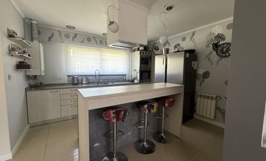 VENTA Casa 3 dormitorios, gran parque con piscina y quincho completo - Funes