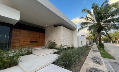 Espectacular casa en renta dentro de privada en Mérida