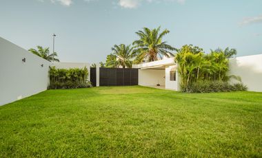 Espectacular casa en renta dentro de privada en Mérida