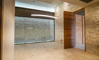 Espectacular casa en renta dentro de privada en Mérida