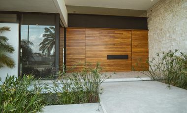 Espectacular casa en renta dentro de privada en Mérida