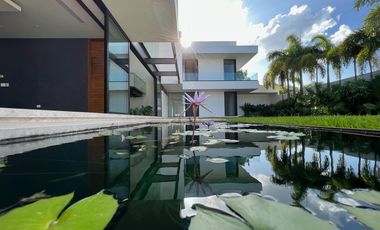 Espectacular casa en renta dentro de privada en Mérida