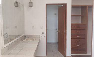 Casa sola en privada