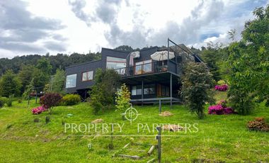 Casa con vista panoramica al Lago Ranco y volcanes