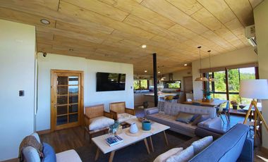 Casa con vista panoramica al Lago Ranco y volcanes