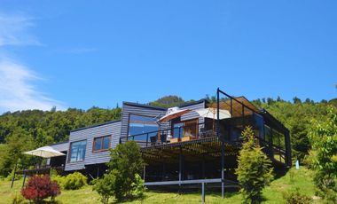 Casa con vista panoramica al Lago Ranco y volcanes