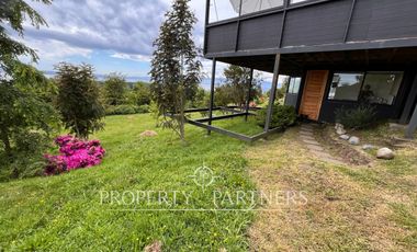 Casa con vista panoramica al Lago Ranco y volcanes