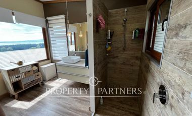 Casa con vista panoramica al Lago Ranco y volcanes