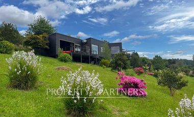 Casa con vista panoramica al Lago Ranco y volcanes