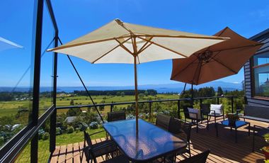 Casa con vista panoramica al Lago Ranco y volcanes
