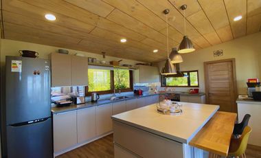 Casa con vista panoramica al Lago Ranco y volcanes