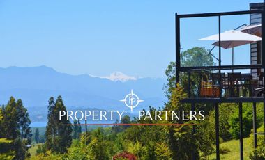 Casa con vista panoramica al Lago Ranco y volcanes