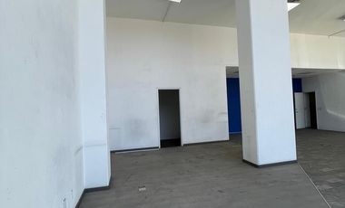 Local comercial sobre Av. Paseo Tollocan