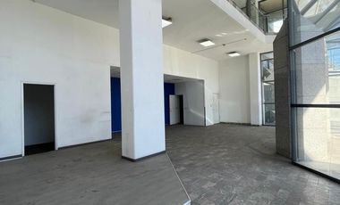 Local comercial sobre Av. Paseo Tollocan