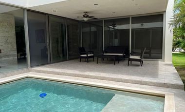 Casa en venta en Privada Xpokin, Yucatan Country Club