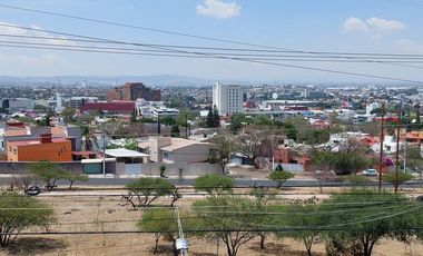 RENTA | Edificio de 336 m2 en 3 niveles, Arboledas del Parque, Qro.