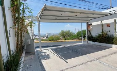 RENTA | Edificio de 336 m2 en 3 niveles, Arboledas del Parque, Qro.