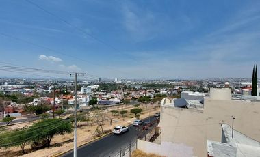 RENTA | Edificio de 336 m2 en 3 niveles, Arboledas del Parque, Qro.