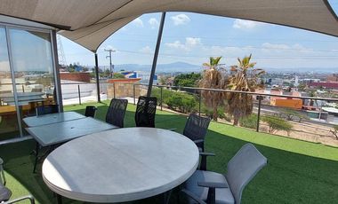 RENTA | Edificio de 336 m2 en 3 niveles, Arboledas del Parque, Qro.