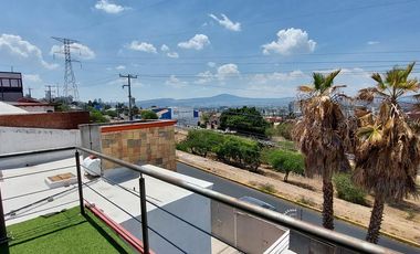 RENTA | Edificio de 336 m2 en 3 niveles, Arboledas del Parque, Qro.