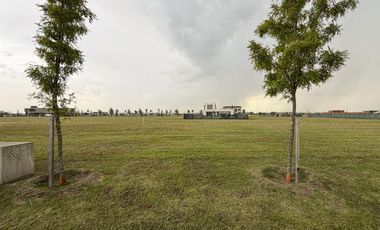 Terreno con frente SUR en barrio privado Vida Club de Campo, Funes