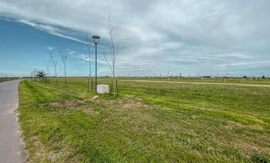 Terreno con frente SUR en barrio privado Vida Club de Campo, Funes