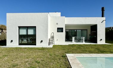 Casa en Alquiler y Venta Barrio Lagos de Canning