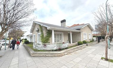 Casa en  alquiler. Zona Güemes. Solo uso comercial. Ideal centros de estètica, pilates, centros de rehabiitacion