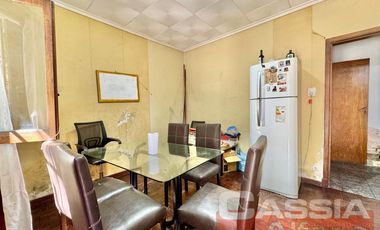 CASA MULTIFAMILIAR SOBRE AMPLIO LOTE TODOS LOS SERVICIOS EN UNA PLANTA