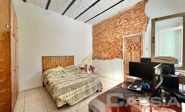 CASA MULTIFAMILIAR SOBRE AMPLIO LOTE TODOS LOS SERVICIOS EN UNA PLANTA