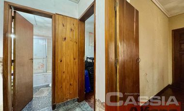 CASA MULTIFAMILIAR SOBRE AMPLIO LOTE TODOS LOS SERVICIOS EN UNA PLANTA