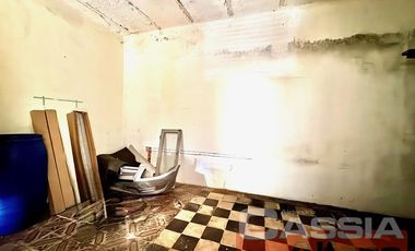 CASA MULTIFAMILIAR SOBRE AMPLIO LOTE TODOS LOS SERVICIOS EN UNA PLANTA