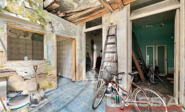 CASA MULTIFAMILIAR SOBRE AMPLIO LOTE TODOS LOS SERVICIOS EN UNA PLANTA