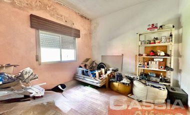 CASA MULTIFAMILIAR SOBRE AMPLIO LOTE TODOS LOS SERVICIOS EN UNA PLANTA