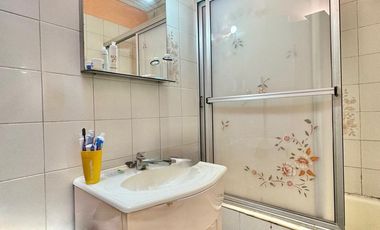 CASA MULTIFAMILIAR SOBRE AMPLIO LOTE TODOS LOS SERVICIOS EN UNA PLANTA