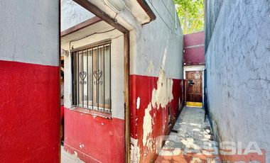 CASA MULTIFAMILIAR SOBRE AMPLIO LOTE TODOS LOS SERVICIOS EN UNA PLANTA