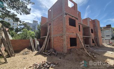 Departamento con espacio vehicular, balcón y terraza en San Bernardo