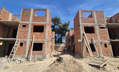 Departamento con espacio vehicular, balcón y terraza en San Bernardo