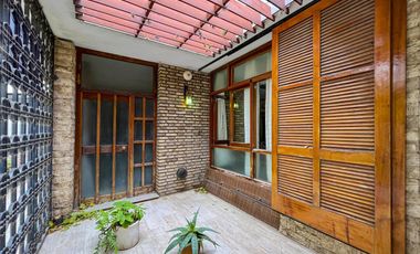 Casa de 3 dormitorios frente a la plaza de Baigorria