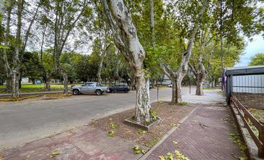 Casa de 3 dormitorios frente a la plaza de Baigorria
