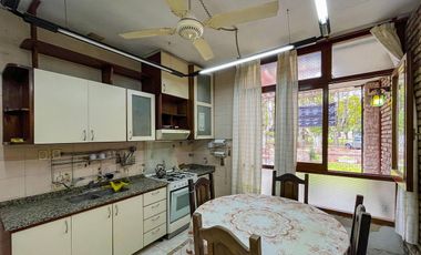 Casa de 3 dormitorios frente a la plaza de Baigorria