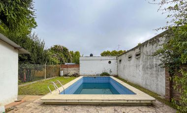 Casa de 3 dormitorios frente a la plaza de Baigorria